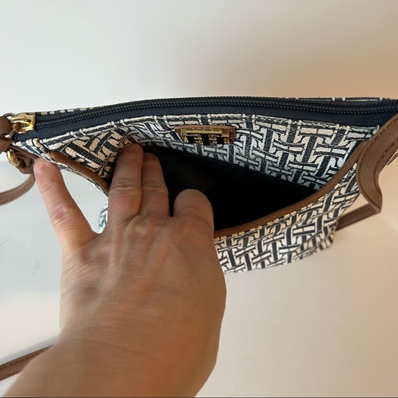 Classic TOMMY HILFIGER Navy Monogrammed Crossbody Bag - Picture 5 of 9